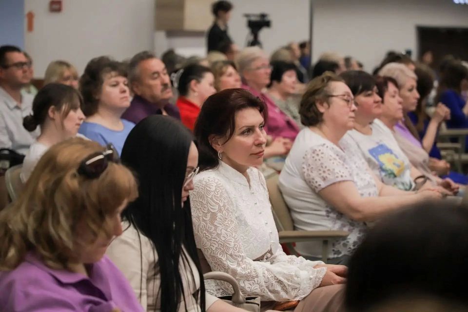 Накануне Дня социального работника в ГДКиС «Мир» состоялось торжественное награждение лучших социальных работников нашего округа Накануне Дня социального работника в ГДКиС «Мир» состоялось торжественное награждение лучших социальных работников нашего округа