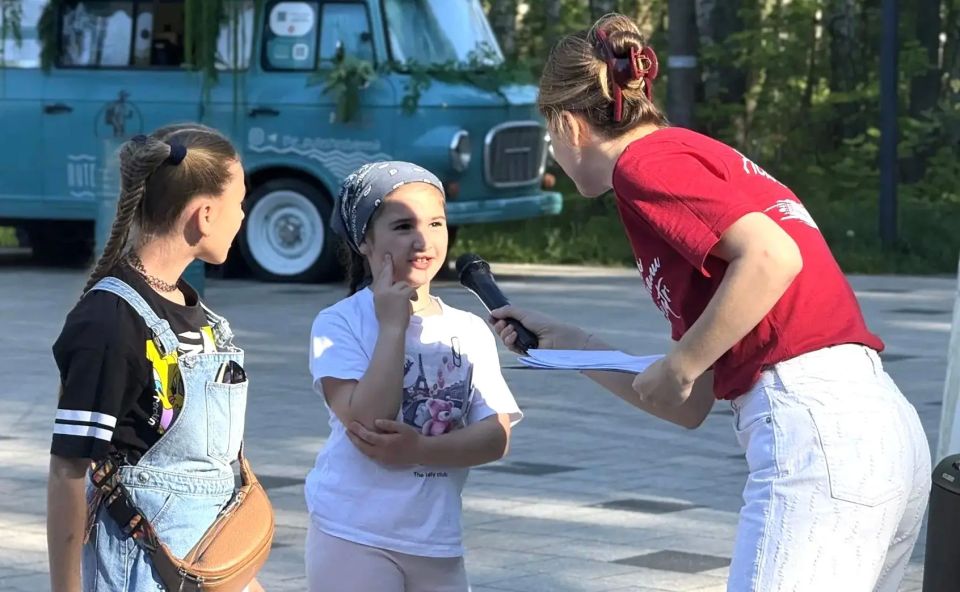 В минувшие выходные в парке «Авангард» прошла развлекательно-интеллектуальная программа, посвященная Дню рождения А.С. Пушкина В минувшие выходные в парке «Авангард» прошла развлекательно-интеллектуальная программа, посвященная Дню рождения А.С. Пушкина