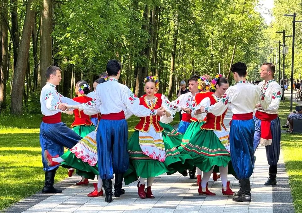 В минувшие выходные в парке «Авангард» прошла развлекательно-интеллектуальная программа, посвященная Дню рождения А.С. Пушкина В минувшие выходные в парке «Авангард» прошла развлекательно-интеллектуальная программа, посвященная Дню рождения А.С. Пушкина
