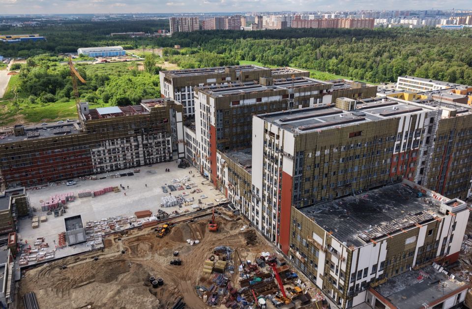 Строители закончили возведение зданий многопрофильной больницы в Балашихе и приступают к отделочным работам Строители закончили возведение зданий многопрофильной больницы в Балашихе и приступают к отделочным работам