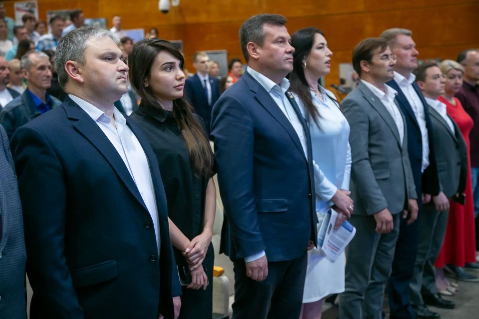 Александр Гречищев: Вместе с однопартийцами провели VIII отчетно-выборную конференцию местного отделения Единой России Александр Гречищев: Вместе с однопартийцами провели VIII отчетно-выборную конференцию местного отделения Единой России