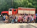 Пожарные 38-й пожарно-спасательной части провели урок безопасности для школьников лагеря «Дружный»