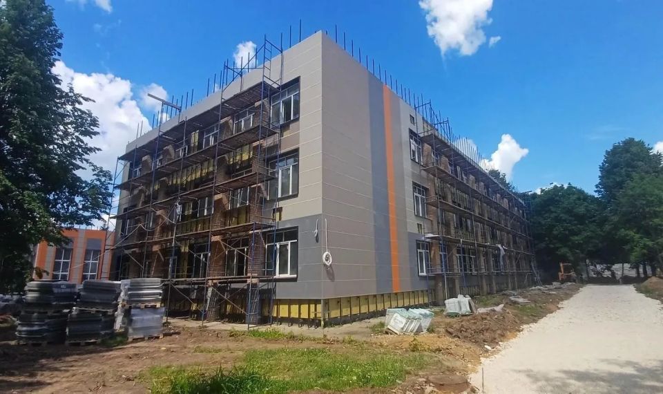 Фасад, кровля и благоустройство: что сделано в лицее № 1 Фасад, кровля и благоустройство: что сделано в лицее № 1