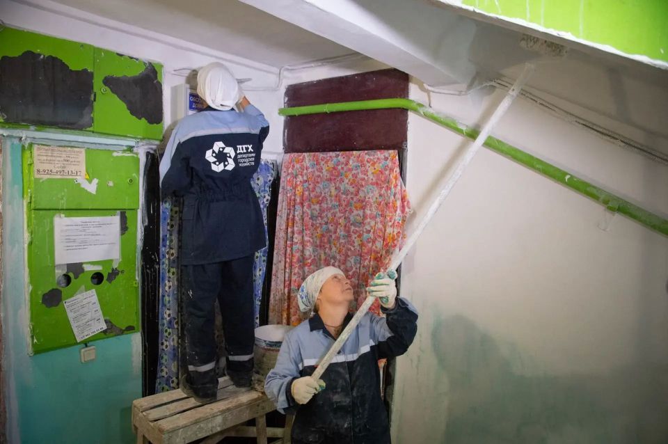 В Городском округе Коломна полным ходом идет кампания по обновлению подъездов В Городском округе Коломна полным ходом идет кампания по обновлению подъездов