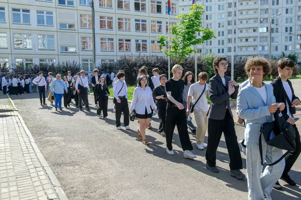 Более 1800 одиннадцатиклассников Подольска написали ЕГЭ по математике Более 1800 одиннадцатиклассников Подольска написали ЕГЭ по математике