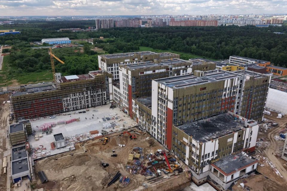 Андрей Воробьев: В мкр. Ольгино в Балашихе продолжаем строить многопрофильную больницу на 1123 койки с консультативно-диагностическим отделением на 300 посещений в смену Андрей Воробьев: В мкр. Ольгино в Балашихе продолжаем строить многопрофильную больницу на 1123 койки с консультативно-диагностическим отделением на 300 посещений в смену