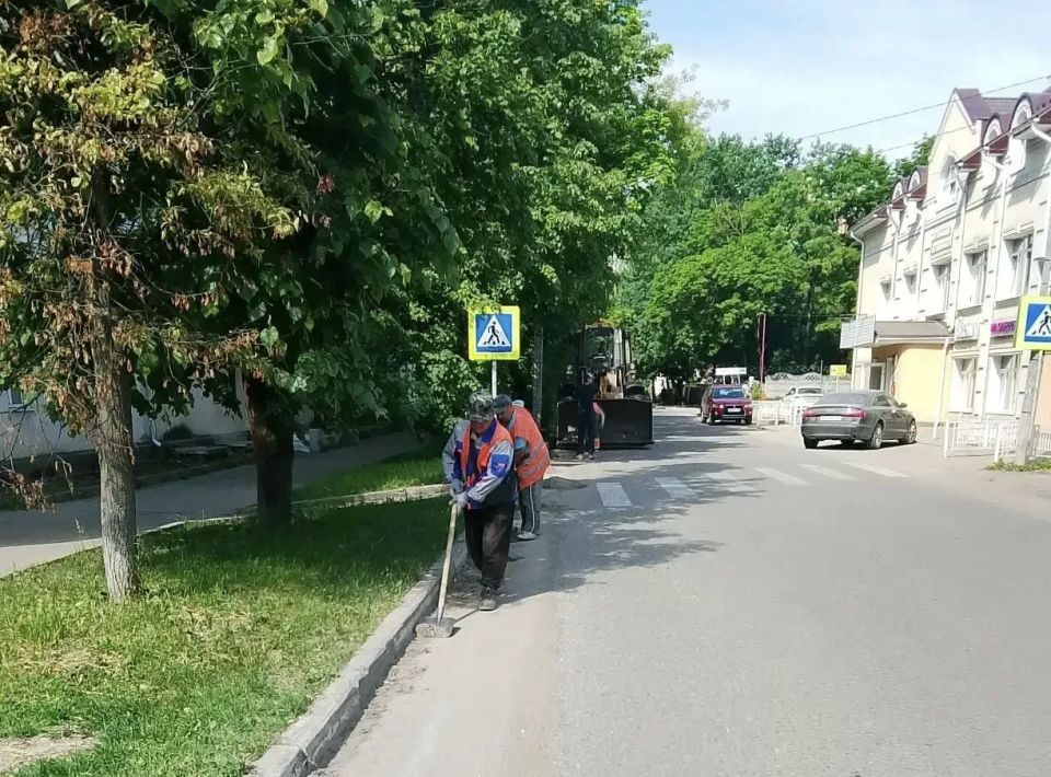 Сотрудники МБУ «Благоустройство СП» продолжают наводить порядок во всех населённых пунктах Сергиево-Посадского округа Сотрудники МБУ «Благоустройство СП» продолжают наводить порядок во всех населённых пунктах Сергиево-Посадского округа