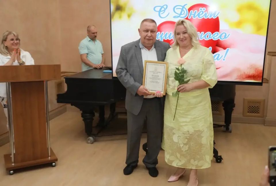 Сегодня в Центральной библиотеке им. В. В. Розанова мы чествовали людей, чья профессия требует не только знаний, но и огромного сердца — наших социальных работников Сегодня в Центральной библиотеке им. В. В. Розанова мы чествовали людей, чья профессия требует не только знаний, но и огромного сердца — наших социальных работников