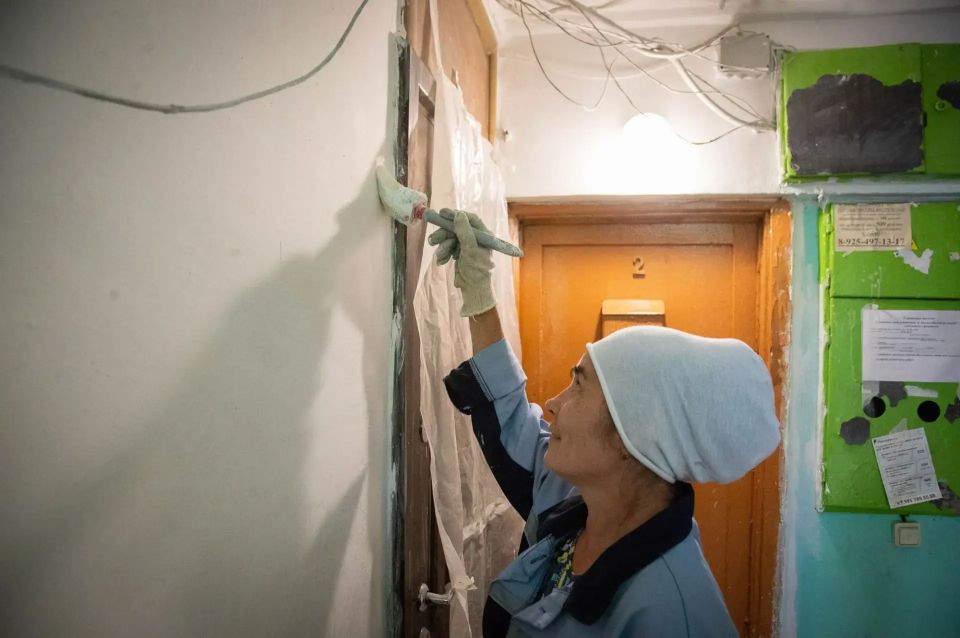 В Городском округе Коломна полным ходом идет кампания по обновлению подъездов В Городском округе Коломна полным ходом идет кампания по обновлению подъездов