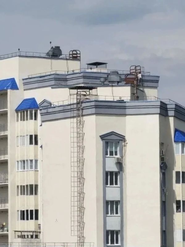 Опасная «мода» среди подростков — прогулки по крышам многоэтажек