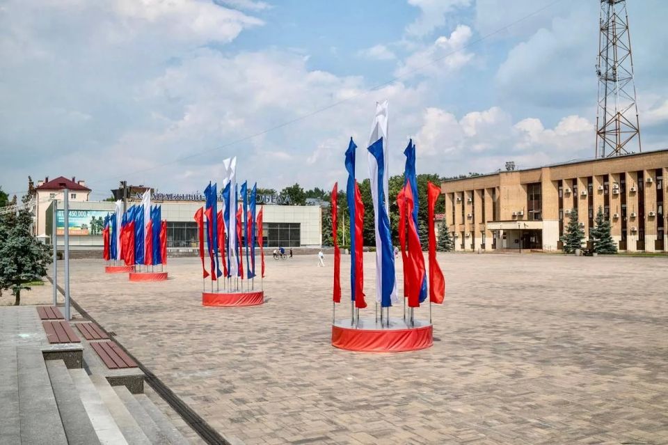 Подмосковье готовится ко Дню России Подмосковье готовится ко Дню России