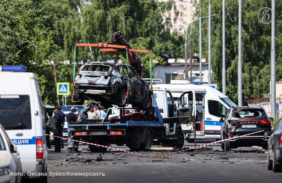 Обстановка на месте взрыва автомобиля в Балашихе Обстановка на месте взрыва автомобиля в Балашихе