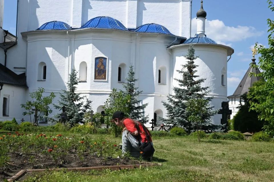 Лето — не только каникулы, но и первый трудовой опыт для наших подростков Лето — не только каникулы, но и первый трудовой опыт для наших подростков