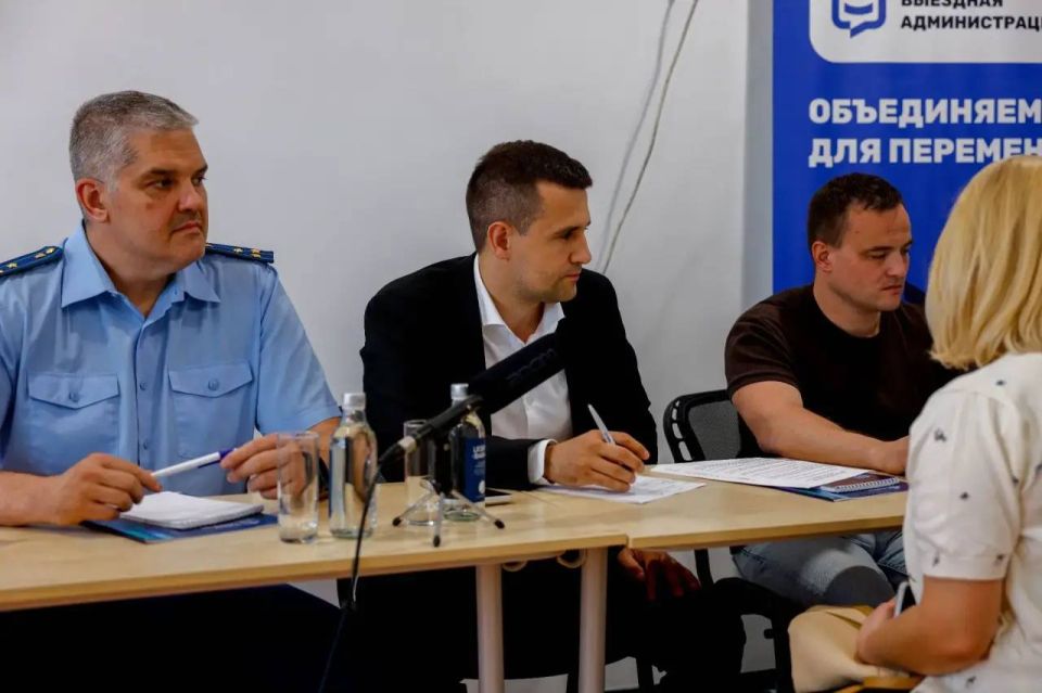 На территории образовательного центра «Старт» состоялась традиционная встреча с жителями в формате «выездной администрации», в которой принял участие глава Ленинского округа Станислав Каторов На территории образовательного центра «Старт» состоялась традиционная встреча с жителями в формате «выездной администрации», в которой принял участие глава Ленинского округа Станислав Каторов