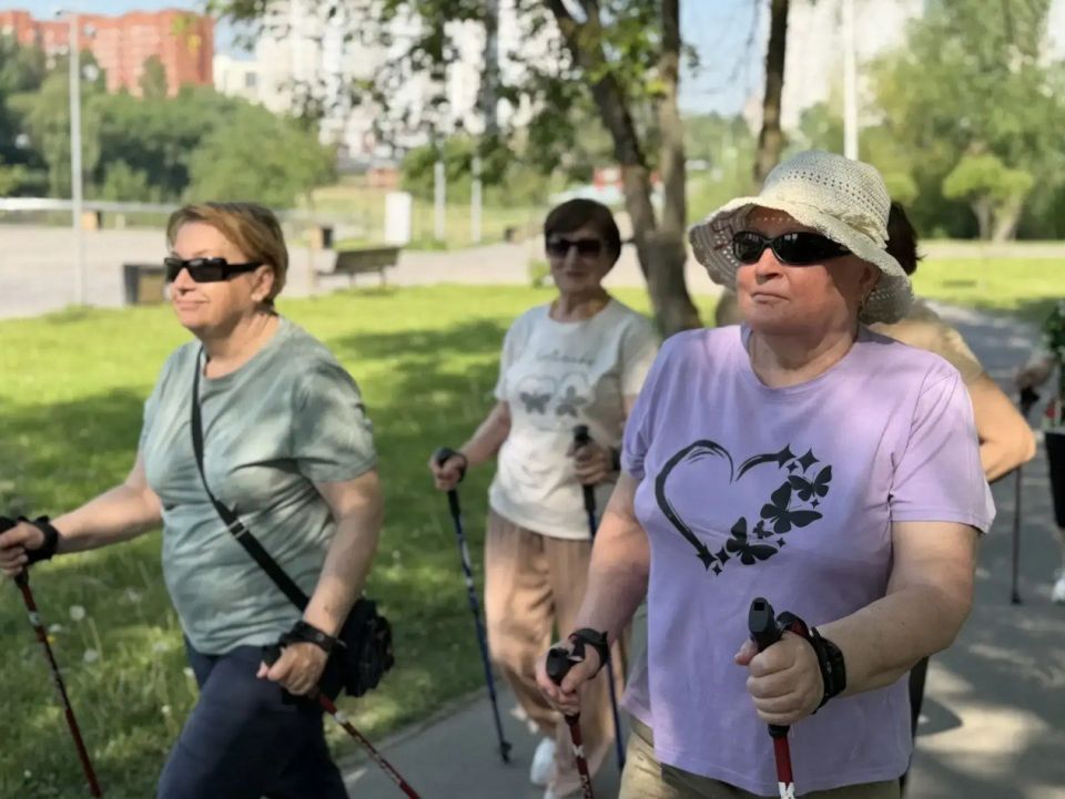 В рамках губернаторской программы «Активное долголетие», участники из Пушкино взяли скандинавские палки, шагнули в тепло — и пропали с радаров ровно на час с хвостиком В рамках губернаторской программы «Активное долголетие», участники из Пушкино взяли скандинавские палки, шагнули в тепло — и пропали с радаров ровно на час с хвостиком