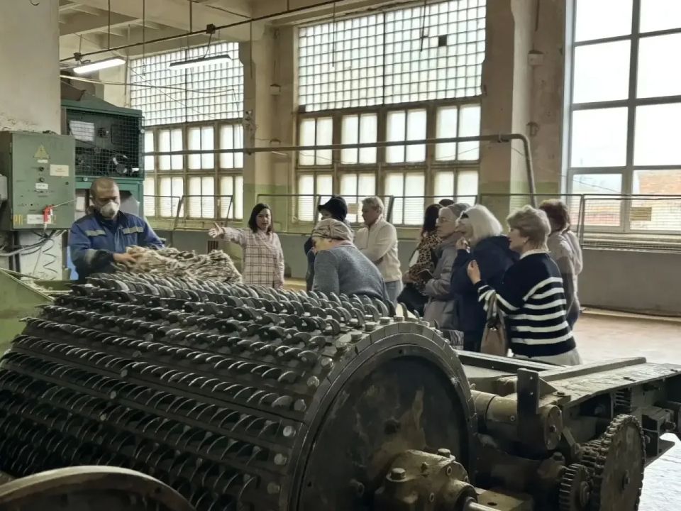 Участницы проекта «Активное долголетие» посетили Воскресенскую фетровую фабрику