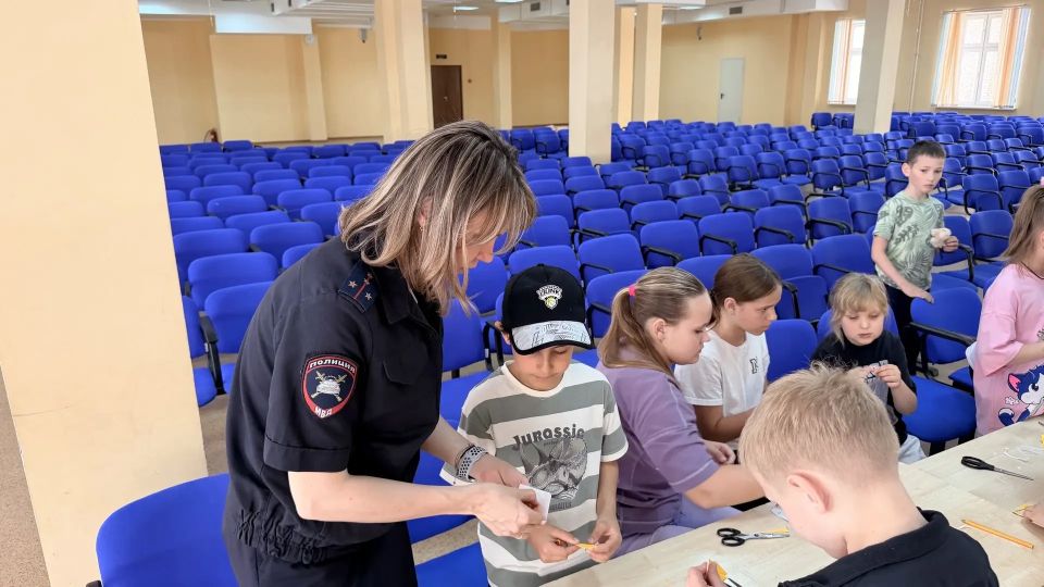 Безопасное детство: квиз на знание Правил дорожного движения прошёл в школе Долгопрудного Безопасное детство: квиз на знание Правил дорожного движения прошёл в школе Долгопрудного