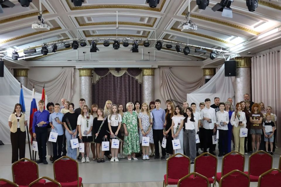 Юные ступинцы получили первые паспорта в преддверии Дня России Юные ступинцы получили первые паспорта в преддверии Дня России