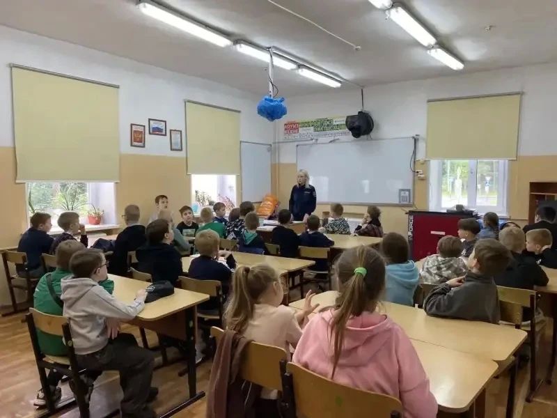 Сотрудница полиции провела профилактическую лекцию в школьном лагере в Сергиево-Посадском округе