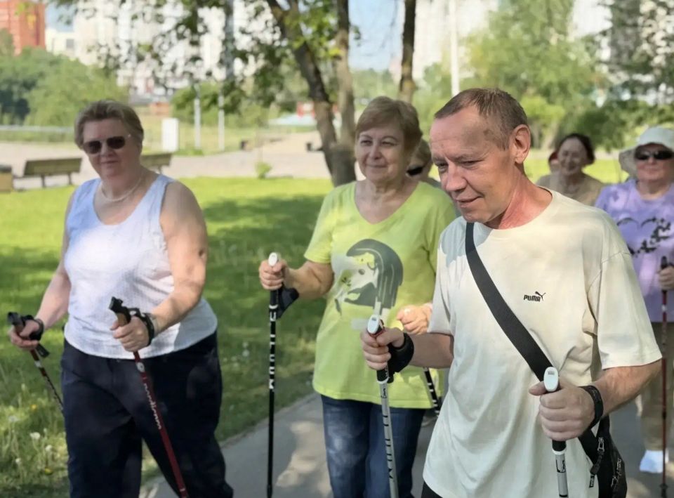 В рамках губернаторской программы «Активное долголетие», участники из Пушкино взяли скандинавские палки, шагнули в тепло — и пропали с радаров ровно на час с хвостиком В рамках губернаторской программы «Активное долголетие», участники из Пушкино взяли скандинавские палки, шагнули в тепло — и пропали с радаров ровно на час с хвостиком