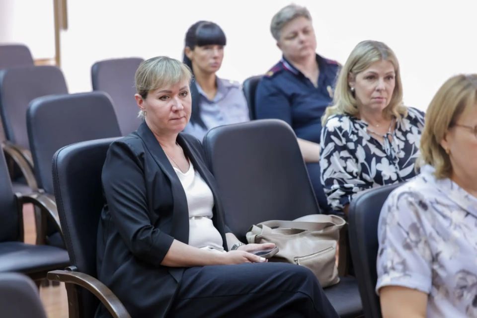 В округе прошло заседание комиссии по делам несовершеннолетних и защите их прав В округе прошло заседание комиссии по делам несовершеннолетних и защите их прав