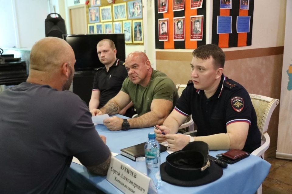 Сергей Иванов встретился с жителями в ходе выездной администрации Сергей Иванов встретился с жителями в ходе выездной администрации