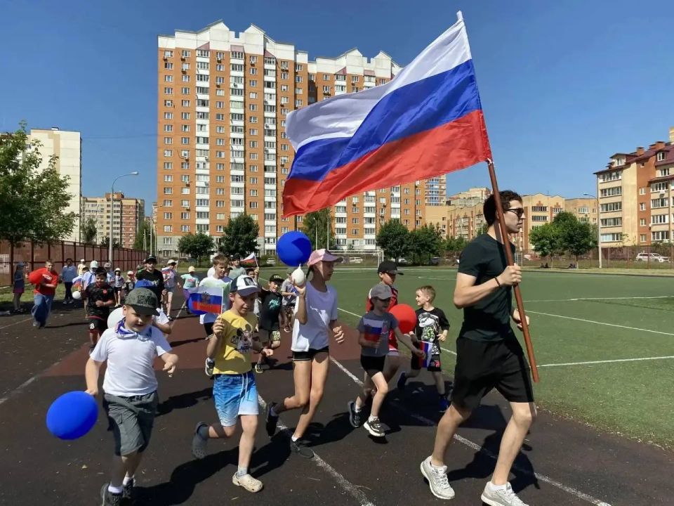 Патриотические мероприятия прошли в Подольске накануне Дня России