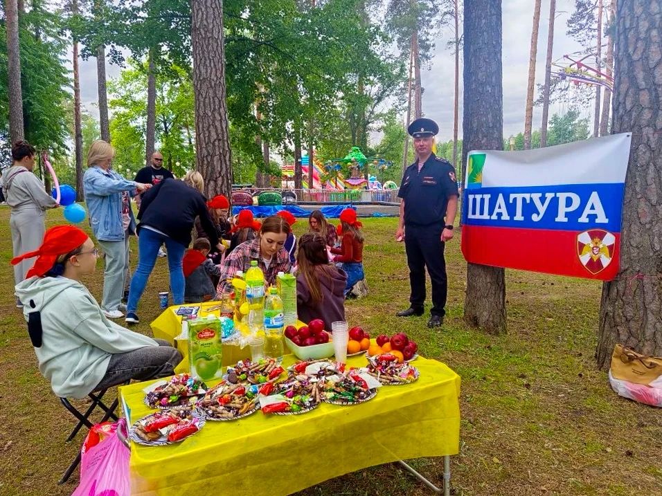 #КаникулыСРосгвардией. Росгвардейцы организовали детский праздник в Подмосковье В преддверии Дня России сотрудники Шатурского отдела вневедомственной охраны Главного управления Росгвардии по Московской области организовали...