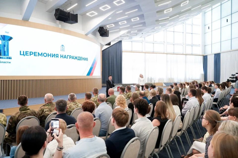 Андрей Воробьев вручил награды бойцам БАРС и первые паспорта РФ юным гражданам Андрей Воробьев вручил награды бойцам БАРС и первые паспорта РФ юным гражданам