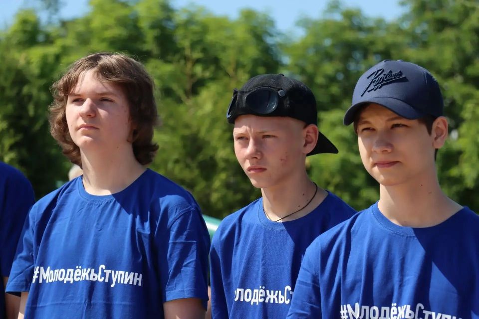В преддверии Дня России на флагштоке состоялось торжественное поднятие флага В преддверии Дня России на флагштоке состоялось торжественное поднятие флага