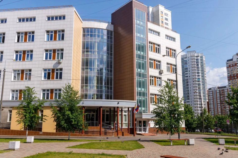УВАЖАЕМЫЕ ПАЦИЕНТЫ!. Обратите внимание на график работы взрослых поликлиник в праздничный день 12 июня и последующие выходные