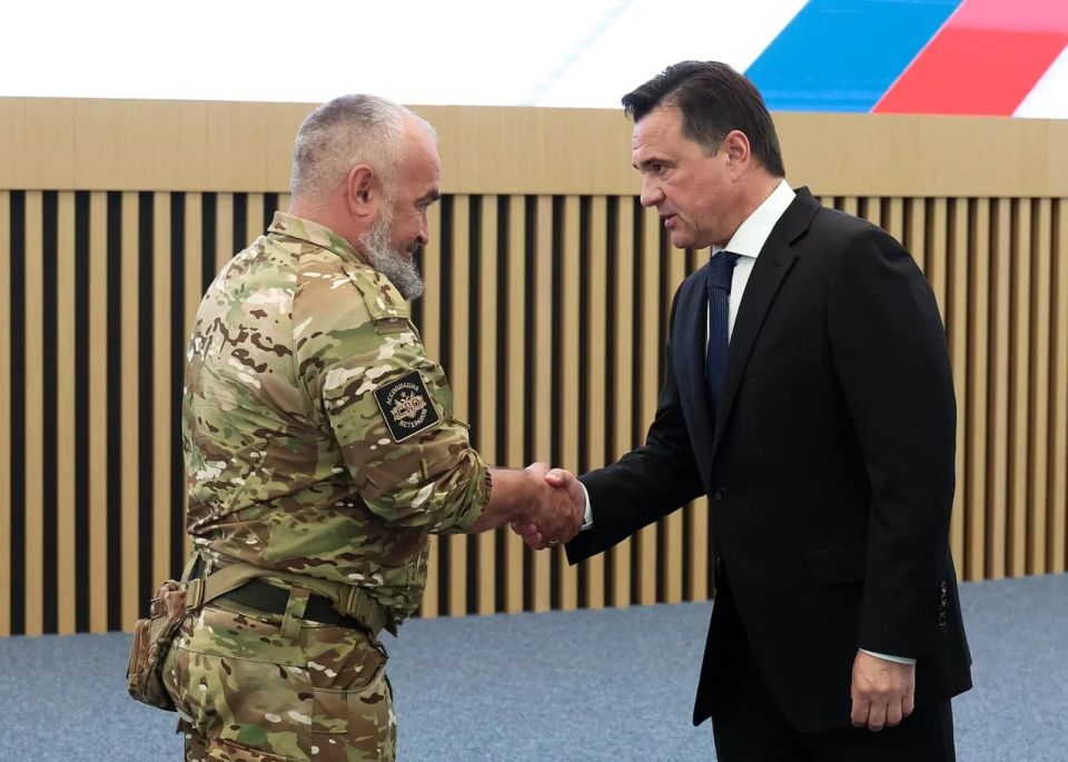Андрей Воробьев вручил награды бойцам БАРС и первые паспорта РФ юным гражданам Андрей Воробьев вручил награды бойцам БАРС и первые паспорта РФ юным гражданам