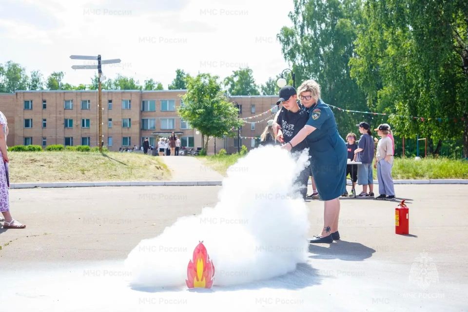 Безопасное лето: инспекторы МЧС России провели урок в лагере «Гудвин» Безопасное лето: инспекторы МЧС России провели урок в лагере «Гудвин»