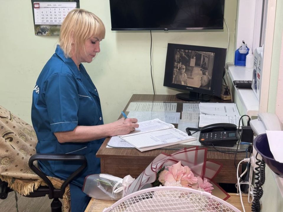 В Красногорске поздравили сотрудницу теплосети с юбилеем В Красногорске поздравили сотрудницу теплосети с юбилеем