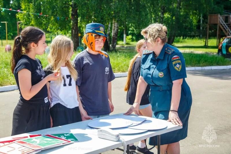 Безопасное лето: инспекторы МЧС России провели урок в лагере «Гудвин»