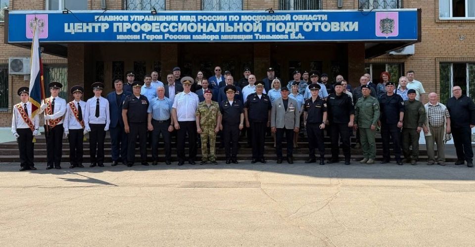В Центре профессиональной подготовки ГУ МВД России по Московской области открыли памятник сотрудникам, погибшим при выполнении служебного долга В Центре профессиональной подготовки ГУ МВД России по Московской области открыли памятник сотрудникам, погибшим при выполнении служебного долга