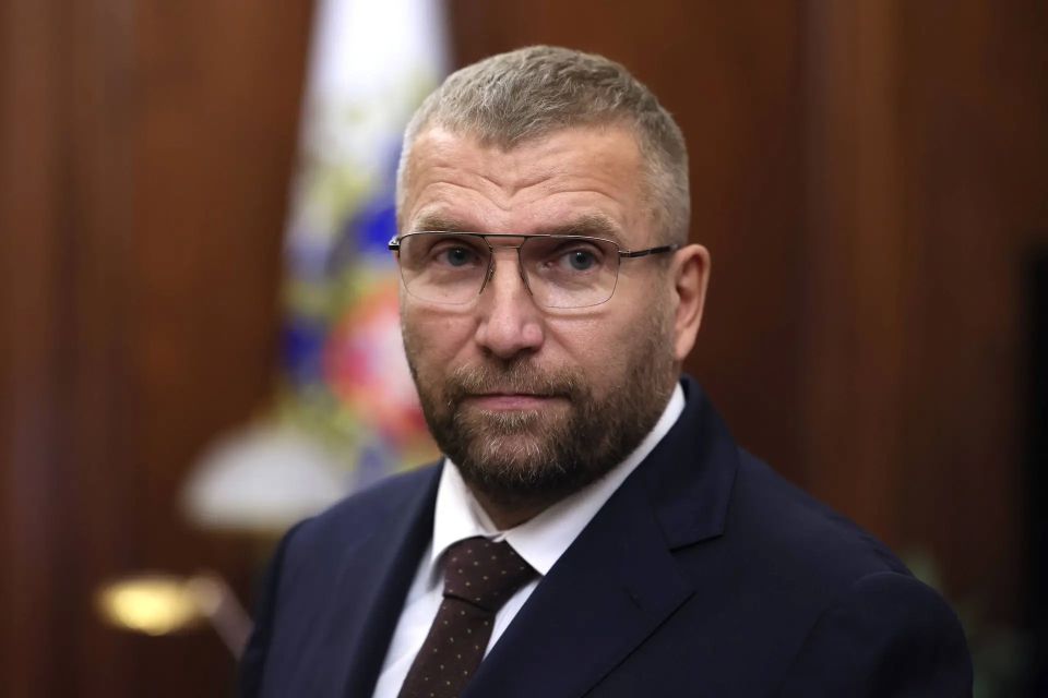 Руководитель ФТС России Валерий Пикалёв назначил Рафаэля Зверева начальником Уральского таможенного управления