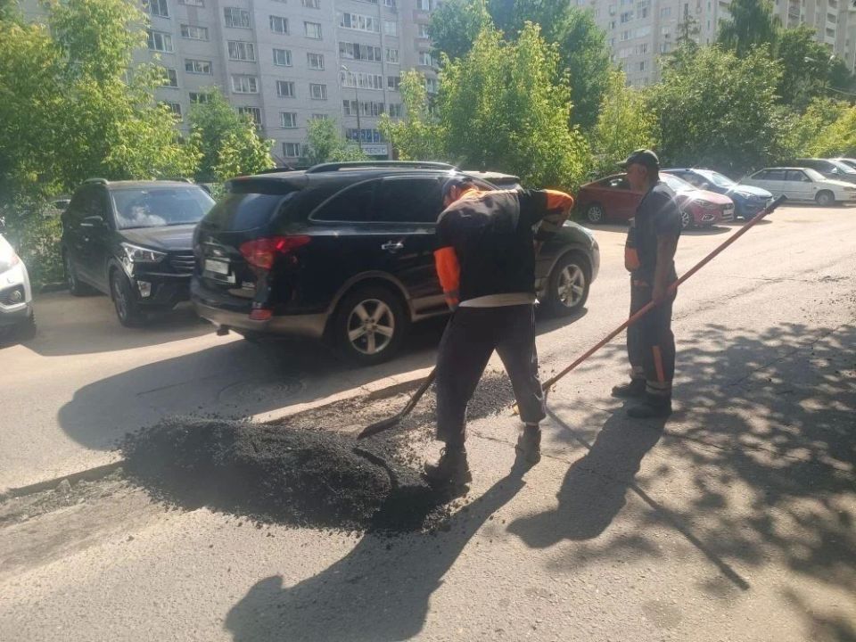 Сегодня, 11 июня, сотрудники предприятия «Автобытдор» проведут ямочный ремонт на дорогах и дворовых территориях по следующим адресам: Сегодня, 11 июня, сотрудники предприятия «Автобытдор» проведут ямочный ремонт на дорогах и дворовых территориях по следующим адресам:
