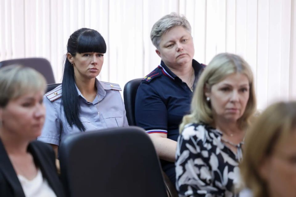 В округе прошло заседание комиссии по делам несовершеннолетних и защите их прав В округе прошло заседание комиссии по делам несовершеннолетних и защите их прав