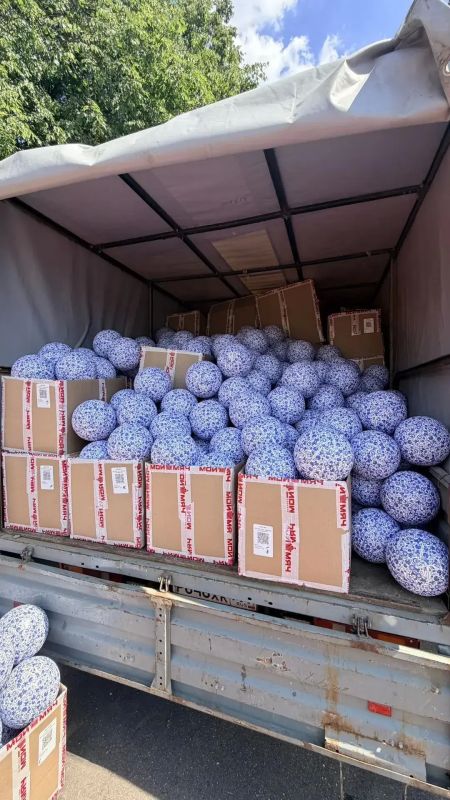 1 300 мячей отправил люберецкий депутат в детские дома и спортшколы новых территорий РФ 1 300 мячей отправил люберецкий депутат в детские дома и спортшколы новых территорий РФ