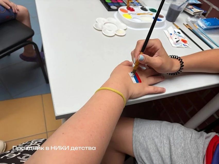 Сегодня мы отмечаем главный праздник нашего государства, символ гордости за страну и общей ответственности за её будущее – День России Сегодня мы отмечаем главный праздник нашего государства, символ гордости за страну и общей ответственности за её будущее – День России
