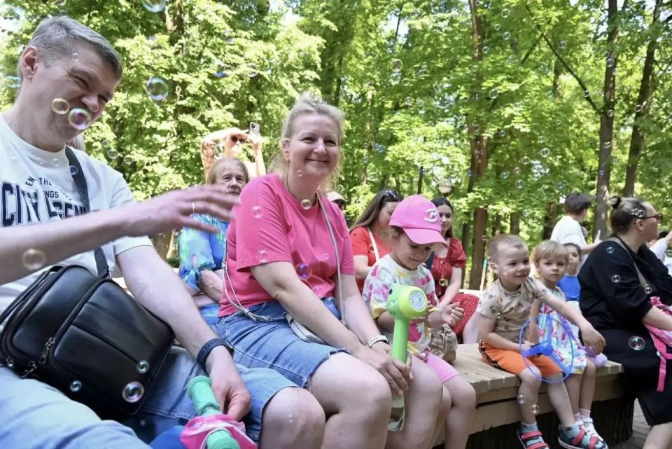 В Ленинском округе отметили День России — праздник нашей большой, необъятной и любимой Родины В Ленинском округе отметили День России — праздник нашей большой, необъятной и любимой Родины