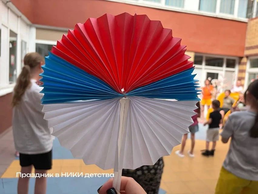 Сегодня мы отмечаем главный праздник нашего государства, символ гордости за страну и общей ответственности за её будущее – День России Сегодня мы отмечаем главный праздник нашего государства, символ гордости за страну и общей ответственности за её будущее – День России