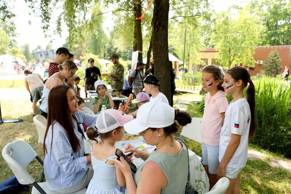 Юлия Купецкая: В праздничный день в парке Мира прошло областное мероприятие «С Россией в сердце» Юлия Купецкая: В праздничный день в парке Мира прошло областное мероприятие «С Россией в сердце»