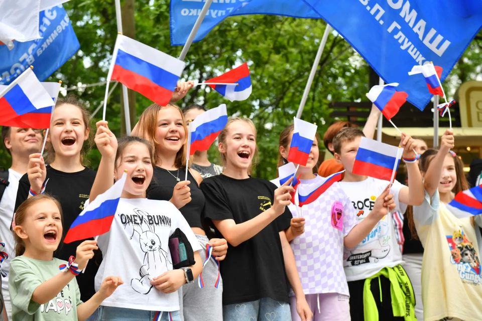 В Химках отмечают День России В Химках отмечают День России