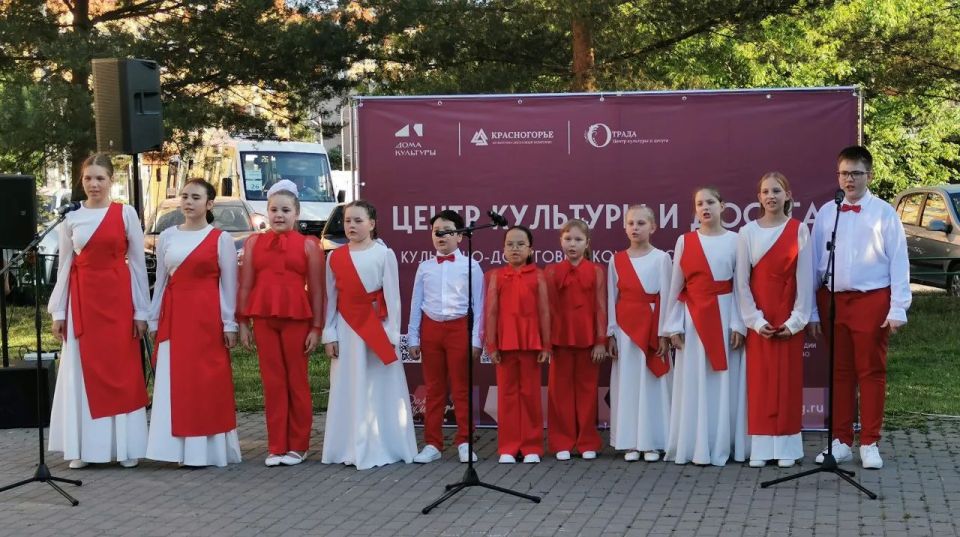 В Путилково на Площади любви состоялся праздник В Путилково на Площади любви состоялся праздник
