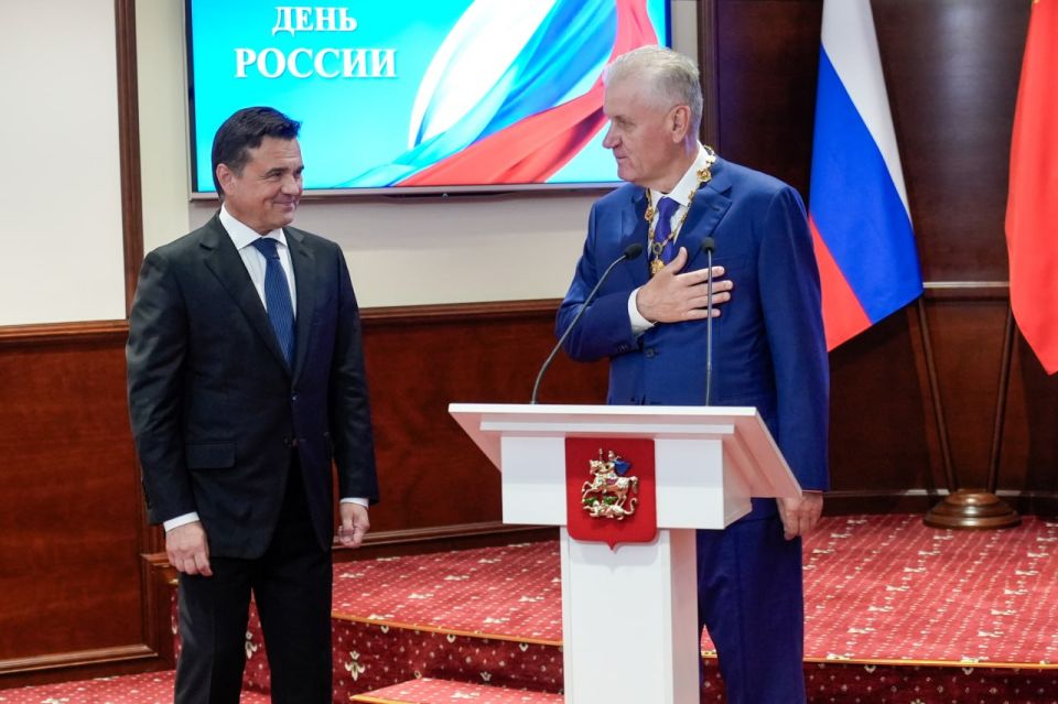 Губернатор Андрей Воробьев поздравил жителей Московской области с Днем России и вручил государственные и региональные награды