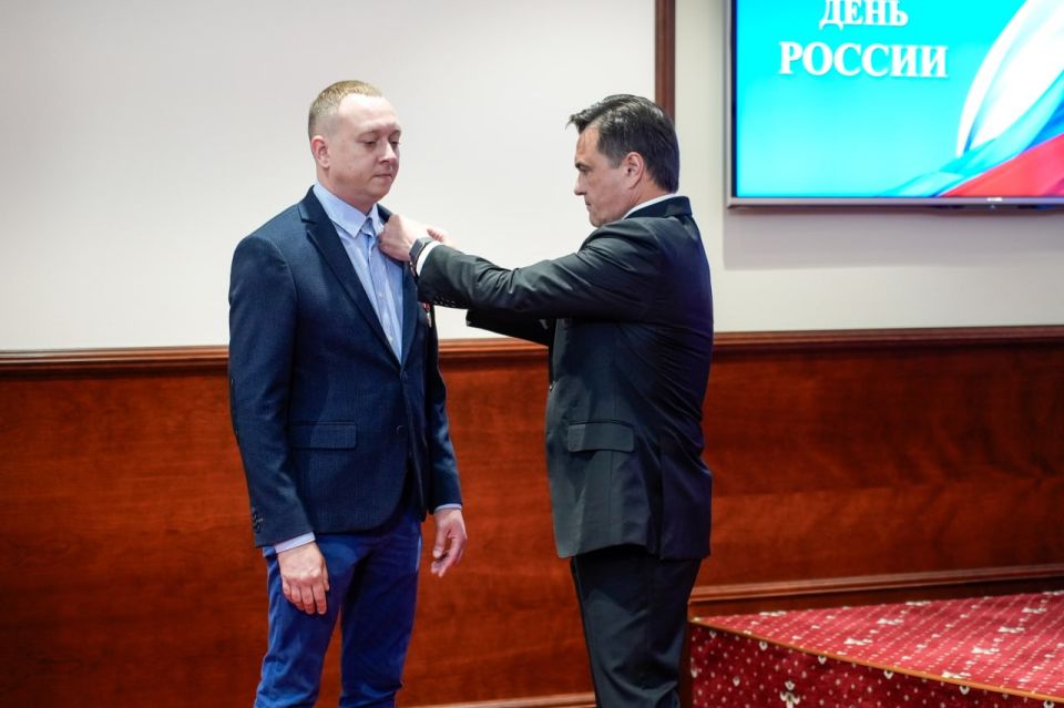 Губернатор Андрей Воробьев поздравил жителей Московской области с Днем России и вручил государственные и региональные награды Губернатор Андрей Воробьев поздравил жителей Московской области с Днем России и вручил государственные и региональные награды