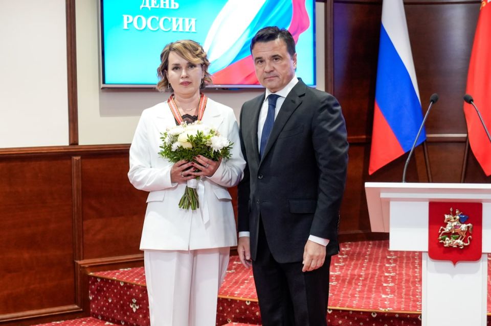 Губернатор Андрей Воробьев поздравил жителей Московской области с Днем России и вручил государственные и региональные награды Губернатор Андрей Воробьев поздравил жителей Московской области с Днем России и вручил государственные и региональные награды
