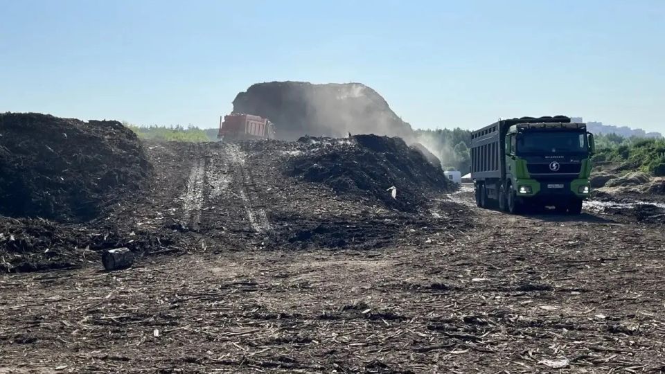 Продолжается вывоз щепы с производственной площадки